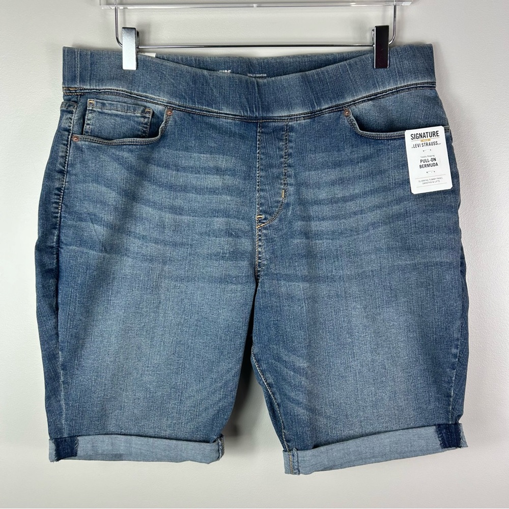 NWT Signature by Levi Strauss Pull On Denim Shorts Size 20
